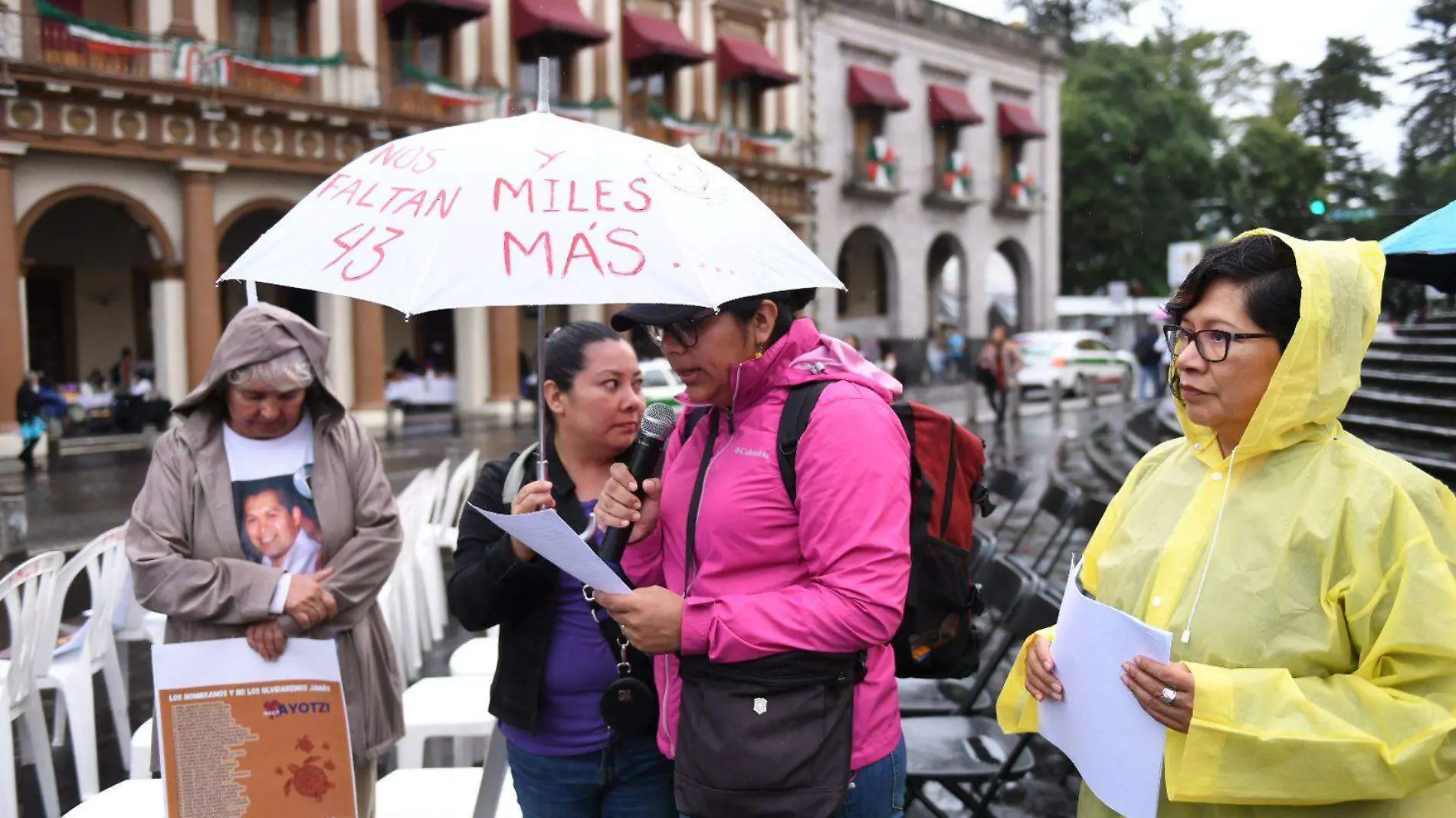 Recuerdan a los 43 estudiantes normalistas de Ayotzinapa en Xalapa